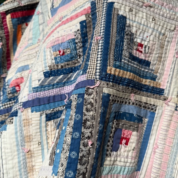 Early 1900s Calico Patchwork Log Cabin Quilt - Picture 3 of 8